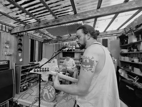 Analog Crew – Probe im Stall