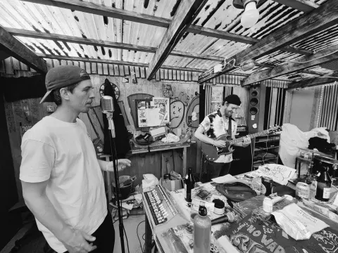 Analog Crew – Sechs Saiten, ein Ziel
