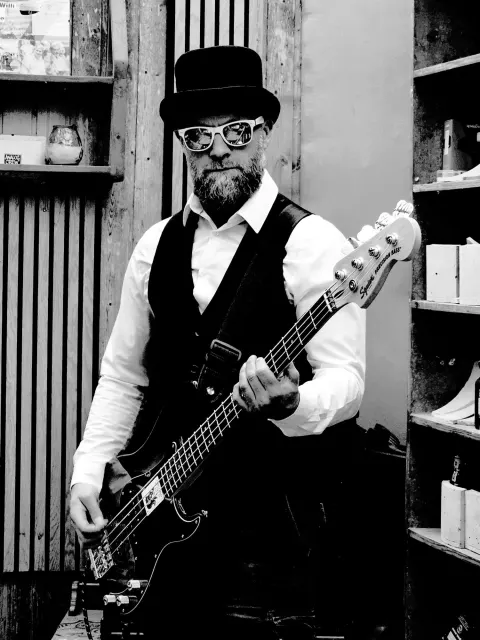 Björn – Bass